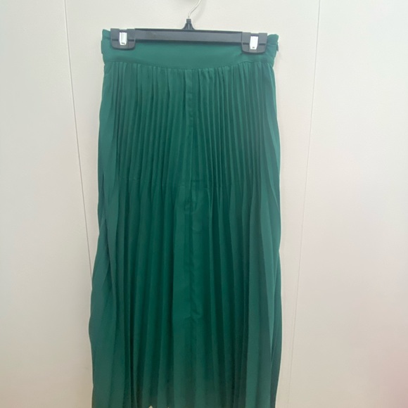 Shein Emerald Green Flowy, mid calve skirt - Picture 2 of 3